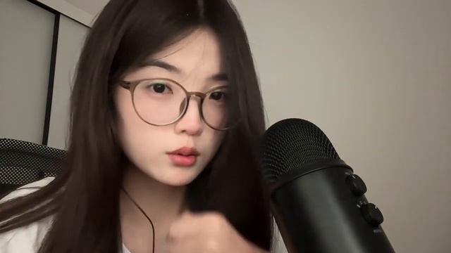 food ASMR. Близкий шёпот, движения рук, звуки рта, запись со стрима.