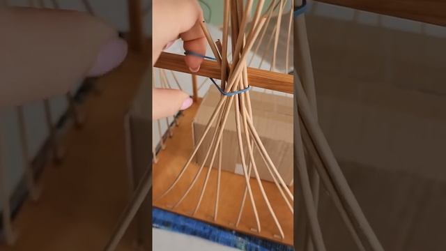 Процесс плетенияКоробочка из бумажной лозы.