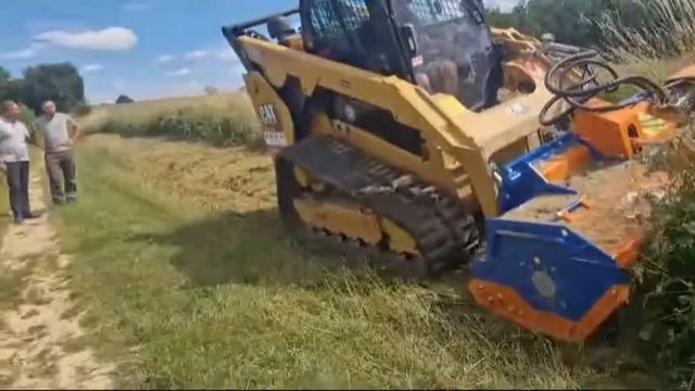 Косилка OSMA SSCL180 на мини-погрузчике CAT