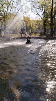 Фонтан у Эрмитажа, Петербург. 19 мая 2024.