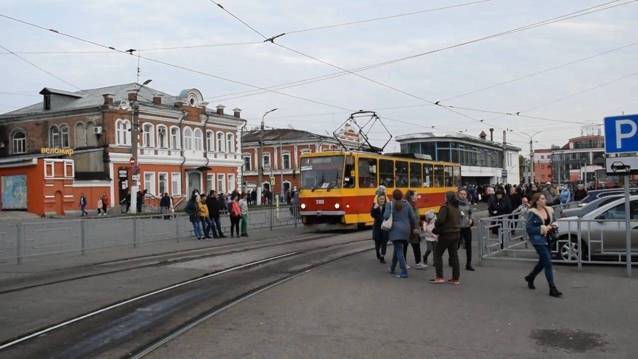 Трамваи Tatra T6B5SU-3180 и Tatra T6B5SU-3166