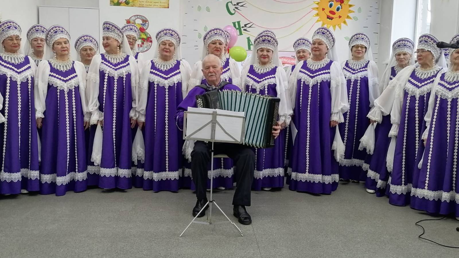 Народный хор ветеранов "Жемчуга" п. Трудовое "Уральская рябинушка".  Концерт к 8 марта. 2025г.