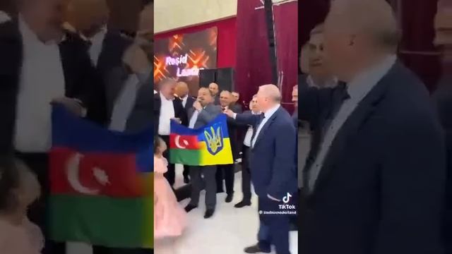 «Уважаемые партнёры», министр МИД Азербайджана на русском языке выражает свою поддержку хохлам с сим
