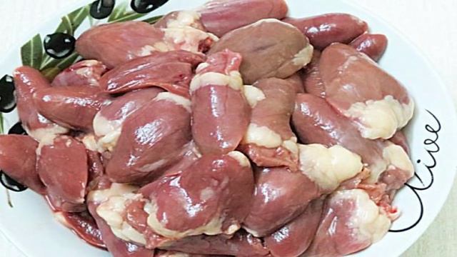Куриные сердечки в сметанном соусе