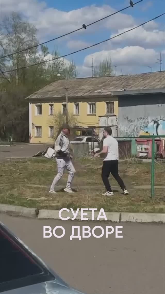 Знай вывезем мы все, нас таких не заменить,
Прожить надо красиво, даже если не знаменит…