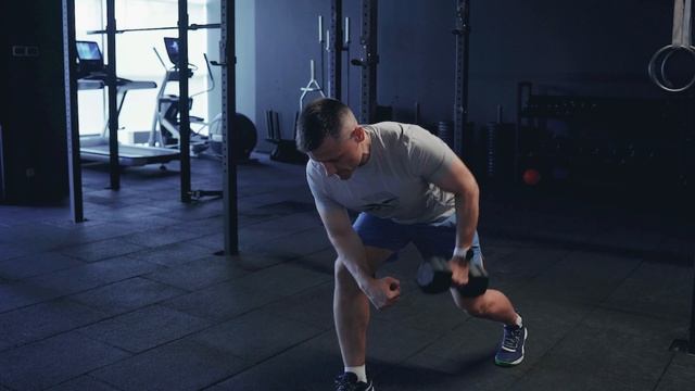 Тяга одной гантели в сплит позиции/ Split stance DB row