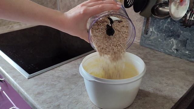 Видео рецепт вкусного и полезного овсяного печенья.mp4