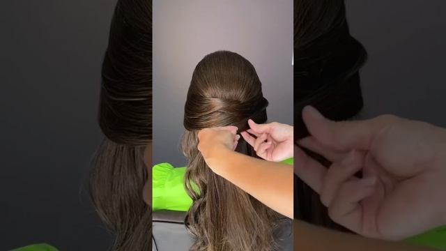Специально для вас, еще вариант укладки для выпускного бала 🥰

#прическа