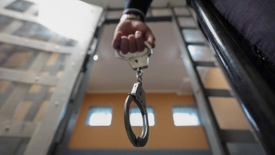 Простреливший голову должнику злодей спустя 15 лет задержан в Ленобласти