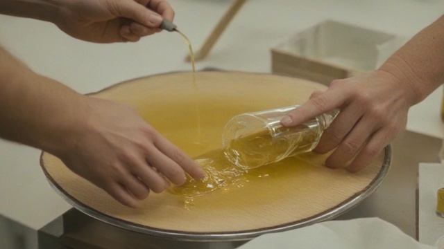 Можно ли самостоятельно пропитать древесину маслом, и какие навыки для этого нужны - Огородник