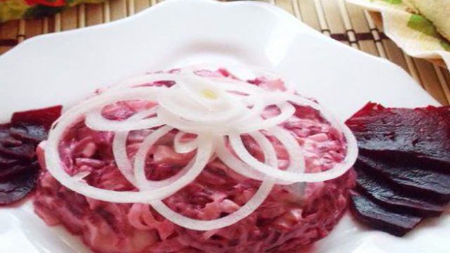 Салат из сельди со свеклой и сметаной