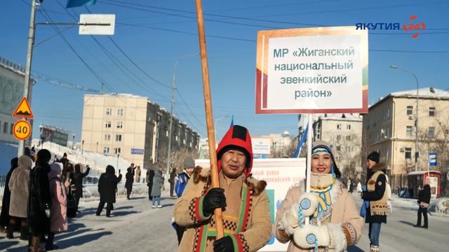 Более тысячи человек прошлись в национальных костюма?