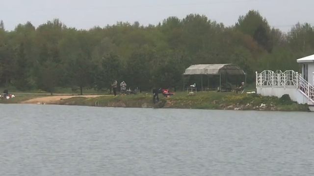поимка карпа на большом водоёме