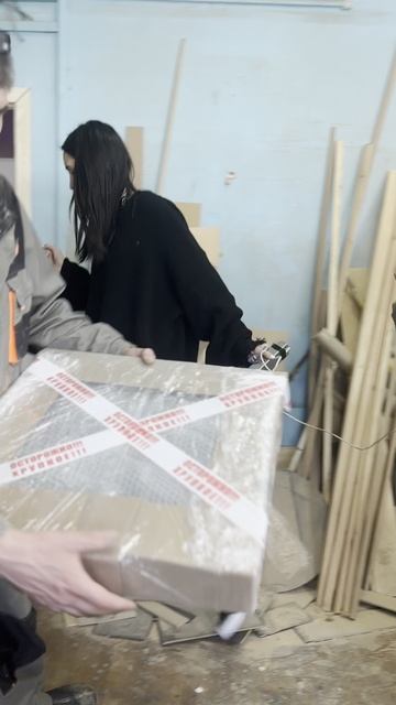 Упаковка готовой картины из  мха