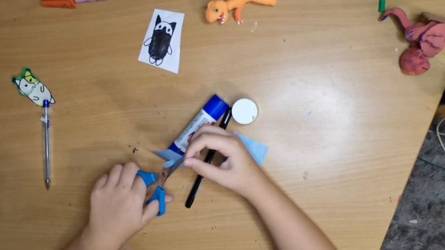 Котик в шапке из бумаги