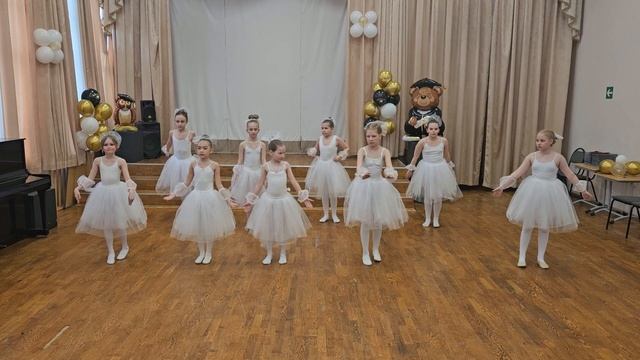 Танцевальный номер " Подснежники"
СТУДИЯ ХОРЕОГРАФИИ "ФЕНИКС"