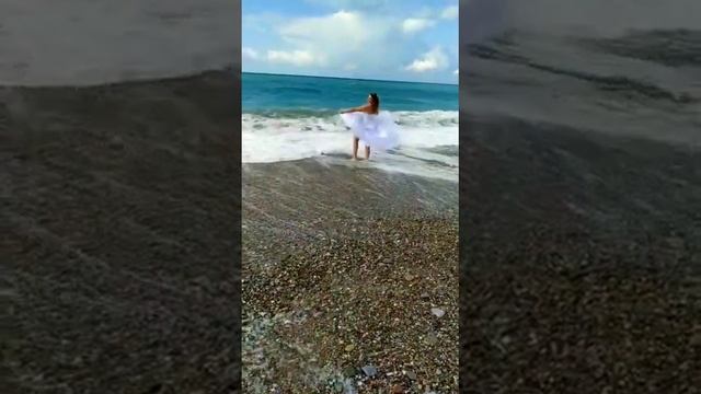 ЗАШЛА В МОРЕ В СВАДЕБНОМ ПЛАТЬЕ 👗 ФОТОСЕССИЯ В СВАДЕБ