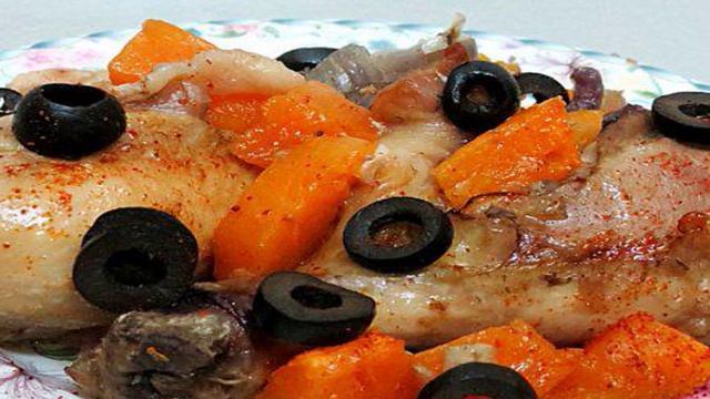 Куриные голени запеченные с тыквой и с маслинами