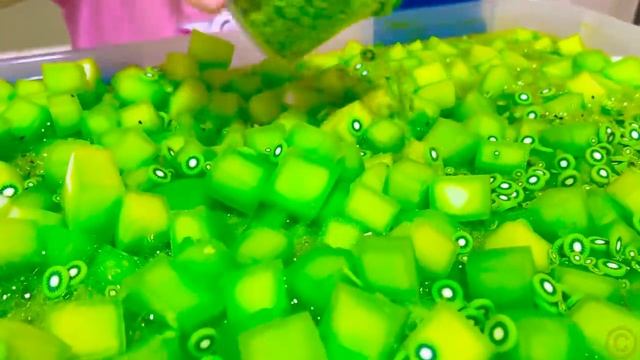 Лайк Настя Влог Настя и ее друзья играют в загадочный челлендж.