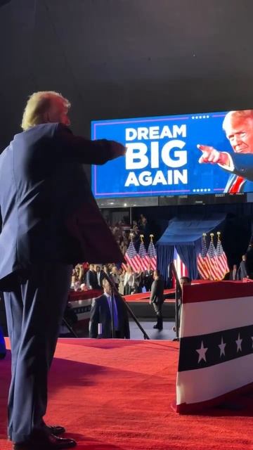 ДОНАЛЬД ТРАМП ТАНЦУЕТ