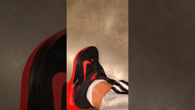 Ну очень красивые кроссовки. Adidas.Nike.