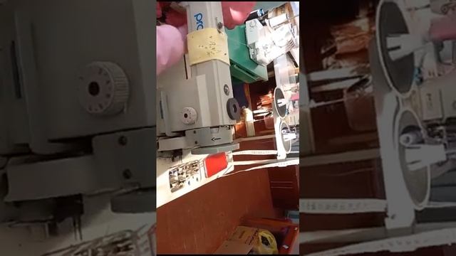Пришиваю новый замочек на детский комбинезон