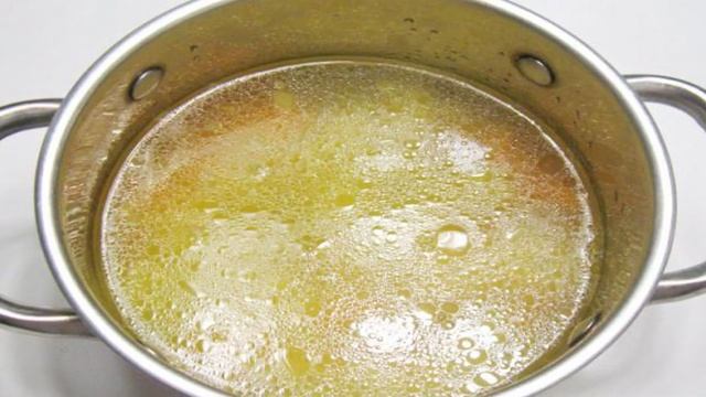 Пшенный суп с копченой колбасой и сосисками