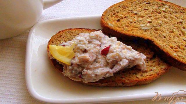 Селёдочный салат на тостах, к утреннему чаю!