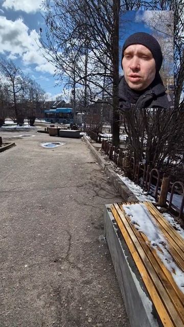 Площадь перед тц Фактория явно требует ремонта