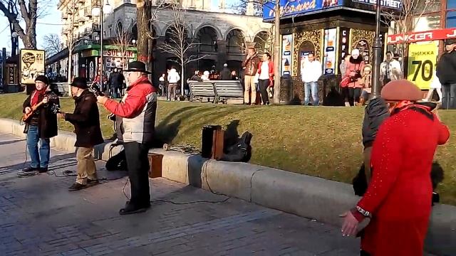 Заводная бабка dance dance в чотких тапках