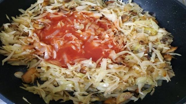 Жареные пирожки с капустой и грибами