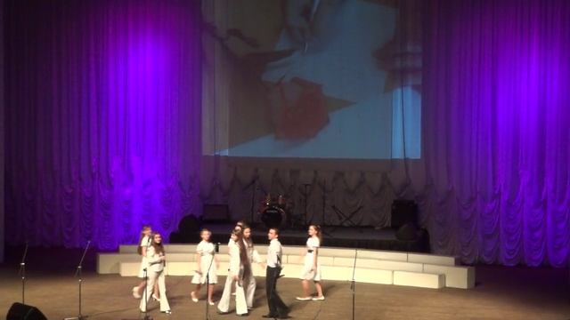 Ансамбль "Радуга" и "Радужный коктейль".
Руководитель Маргарита Гурская