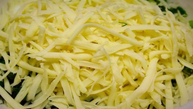 Горячие бутерброды с моцареллой и зеленью