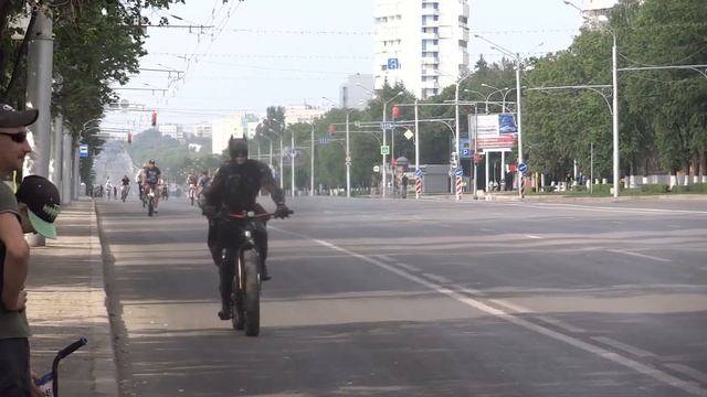 ЧЕЛ В КОСТЮМЕ БЕТМЕНА _) спорт новости уфа день 1000 вело?