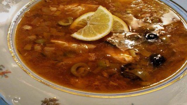 Рыбная солянка из форели