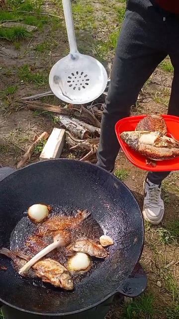 Жареная рыба на огне 🐟🔥