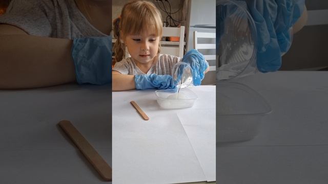 Душка : делает искусственный снег