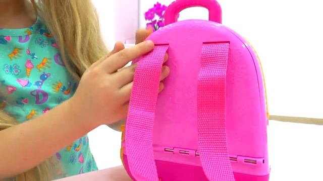 ДИАНА И РОМА - Диана делает добрые дела за игрушки