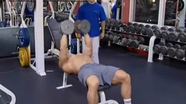 Сведение разведение рук с гантелями