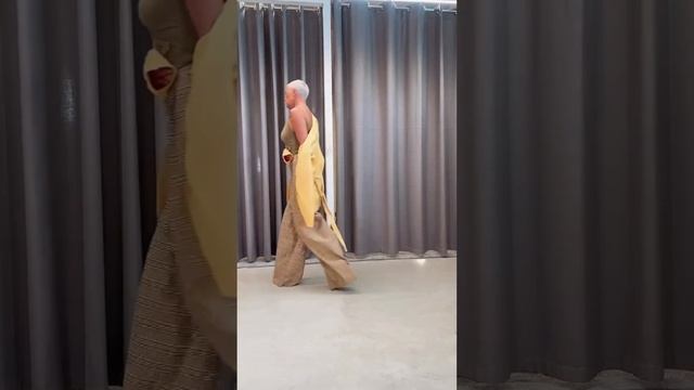 Стильная женская одежда от молодого дизайнера Джозеф?