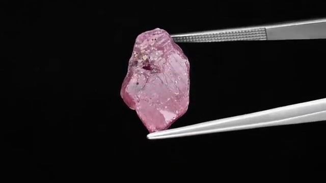 Рубин натуральный Кристалл 12,65 карат на сайте www.nvovkjewelr