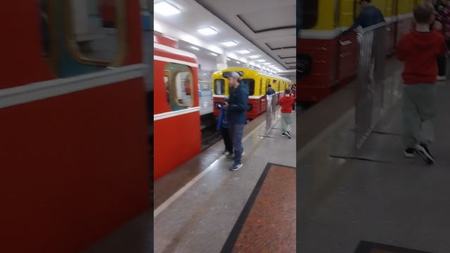 СЕГОДНЯ, РЕБЯТА МЕНЯ ОПЯТЬ ПРИГЛАШАЛИ НА ТАНЦЫ В ПАРК ГОРЬКОГО, НА НАБЕРЕЖНУЮ!😎ТЕМ БОЛЕЕ, СЕГОДНЯ,
