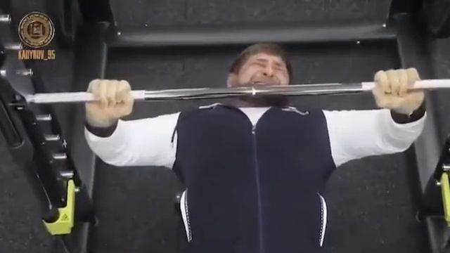 Рамзан Кадыров поднял штангу 18 раз реальная съемка мо?
