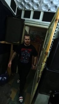 Рома уже подходит на репетицию