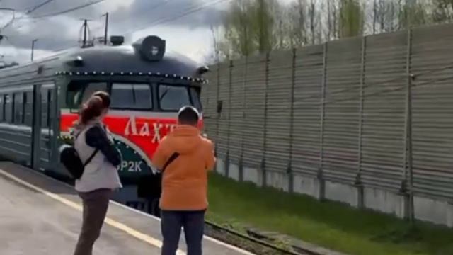 Зелёная электричка ЭР2К.mp4