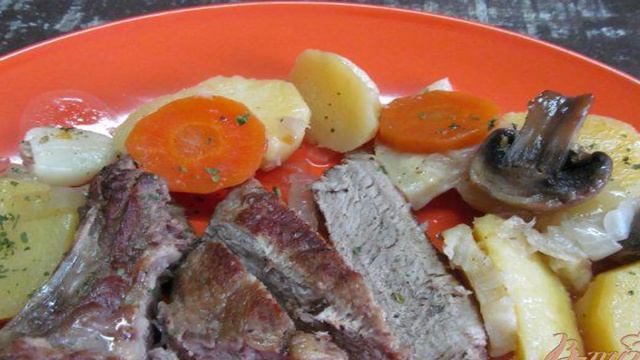 Говядина на кости с овощами