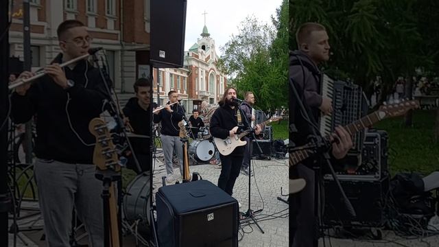 Новосибирская группа Для меня в Первомайском сквере в Новосибирске