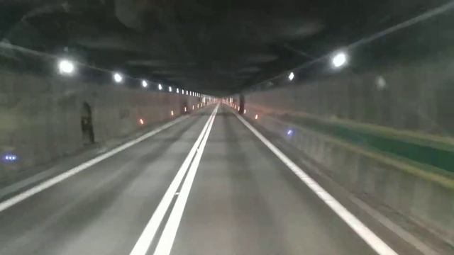 Дырочка в горе