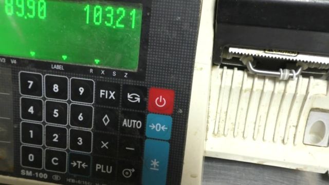 Кладу продукт а весы не дают стикер что делать?