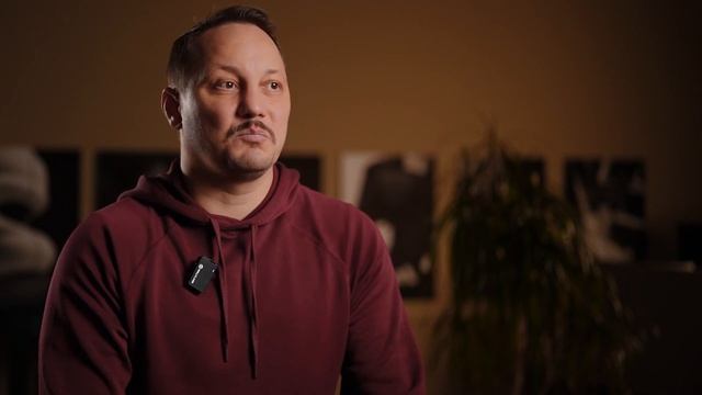 С дивана видно далеко не всё